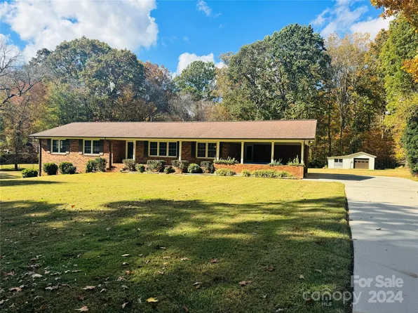 206 Bayberry Dr, Salisbury, NC 28147