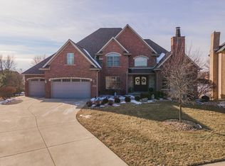 2802 Luke Rd, Bloomington, IL 61704