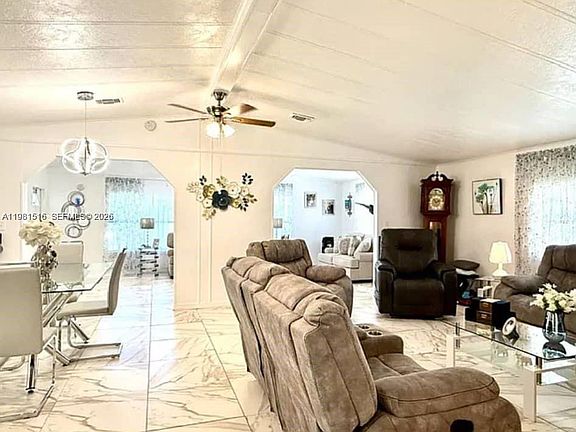 5th image of 215 Laurelcrest Cir