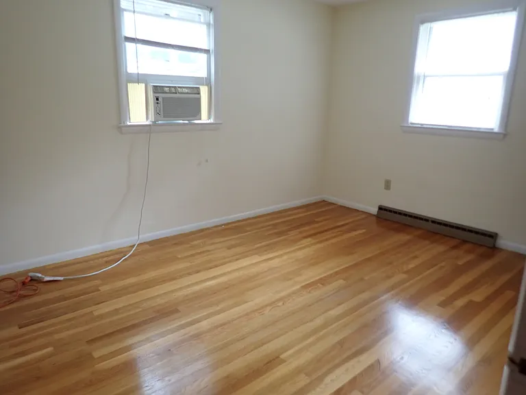 131 Jarvis Cir — Photo 12