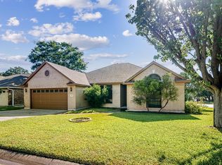 216 Meadow Brook Dr, Fredericksburg, TX 78624