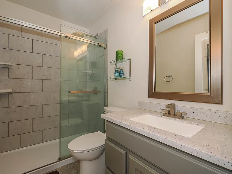 274 E Millpoint Pl — Photo 12