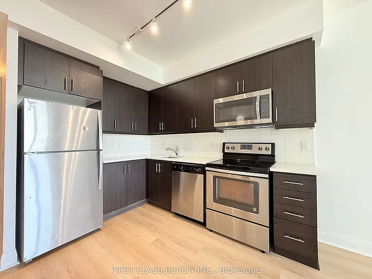 15 Zorra St #606 — Photo 10