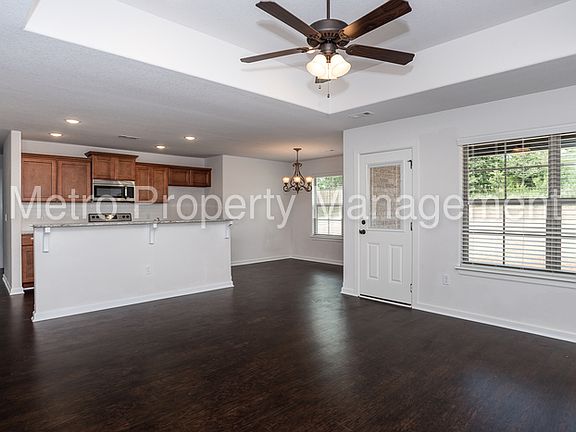 2nd image of 302 Lion Dr N