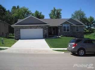 5156 Park Pl, Dubuque, IA 52002