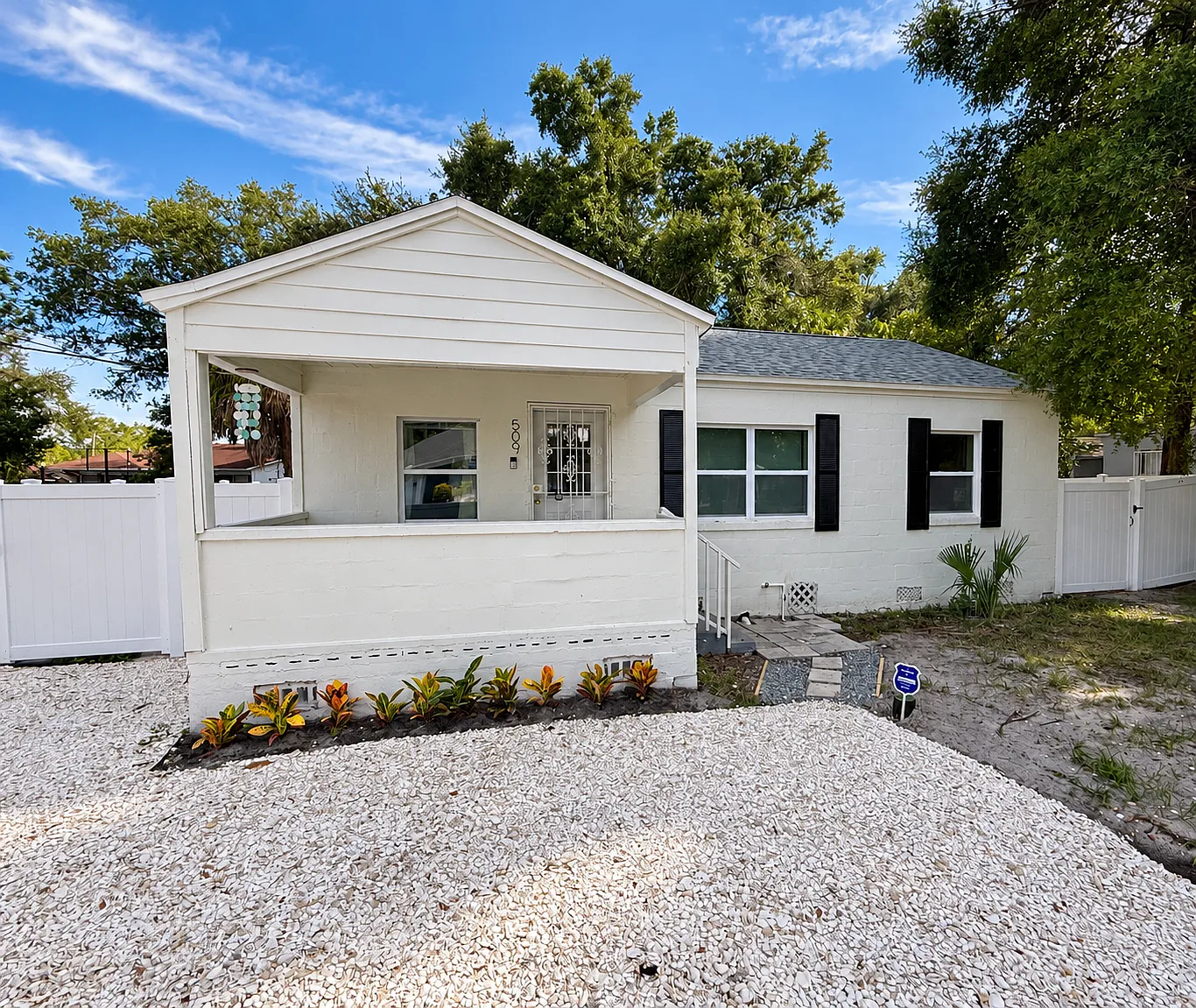 3 bed, 910 sqft, $2,495 — Photo 1