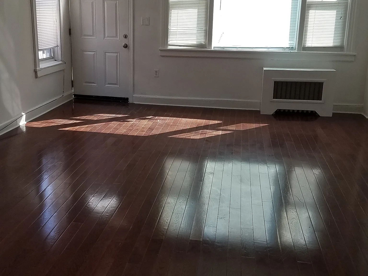 4 bed, 1.5 bath, 1200 sqft, $3,300 — Photo 1