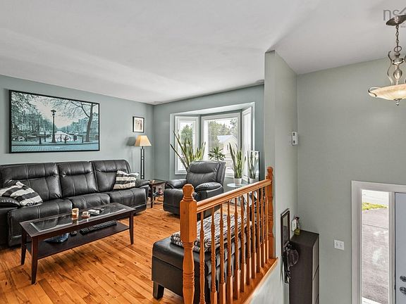2nd image of 100 Governors Lake Dr
