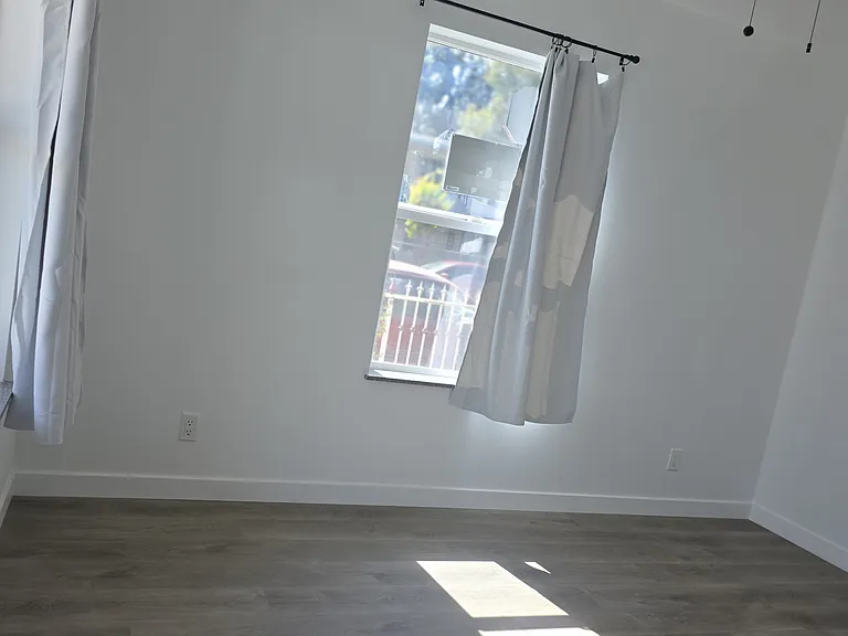 402 E Pine St — Photo 18