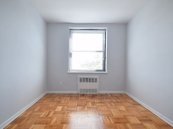 Drake House - Bedroom - G Line