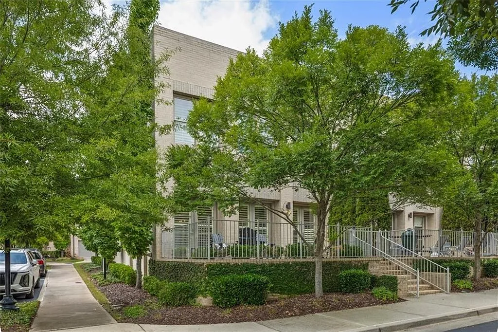 3 bed, 3.5 bath, 2448 sqft, $6,500 — Photo 3