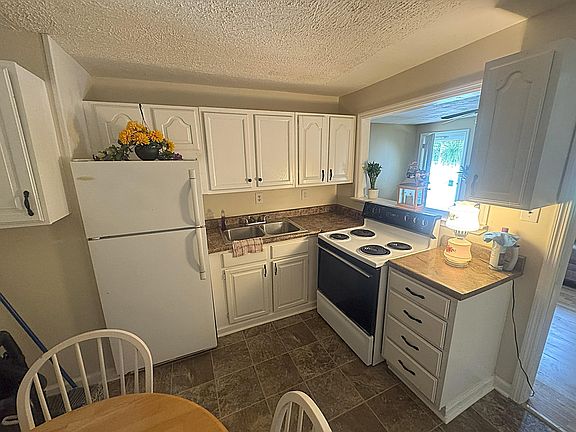 5th image of 204 Meagher Ave