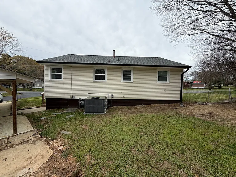 1331 Elm St — Photo 2