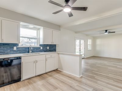 8721 Blossom Ln, Dallas, TX, 75227