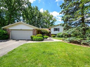 5599 Oakshire Pl, Dayton, OH 45440