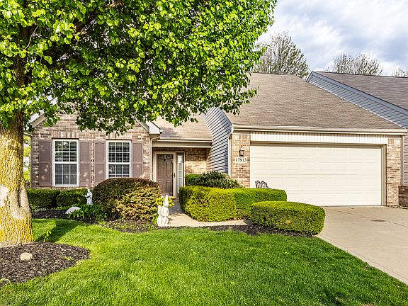 3rd image of 17813 Crown Pointe Ct