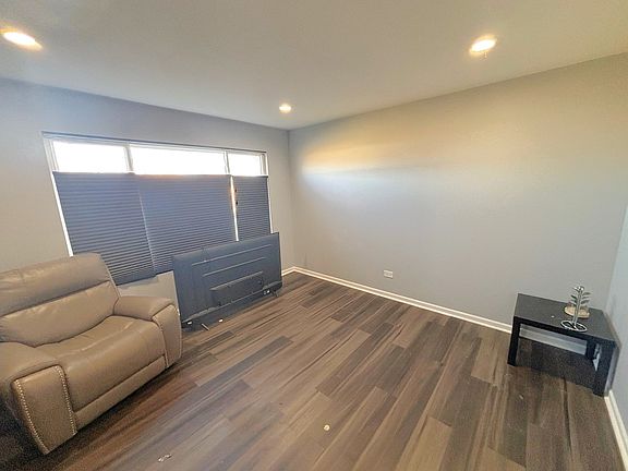 5th image of 655 Chestnut Rdg