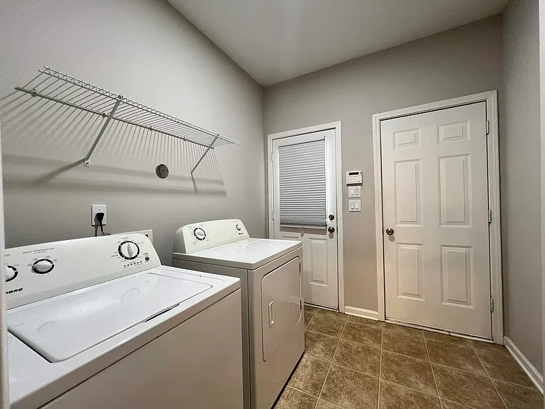 154 Island Bluff Dr — Photo 14