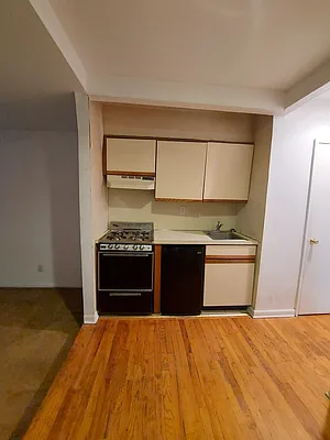 Sold by R New York | media 14