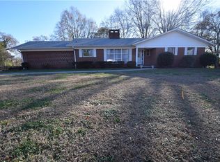 843 6th Ave SW, Hickory, NC 28602