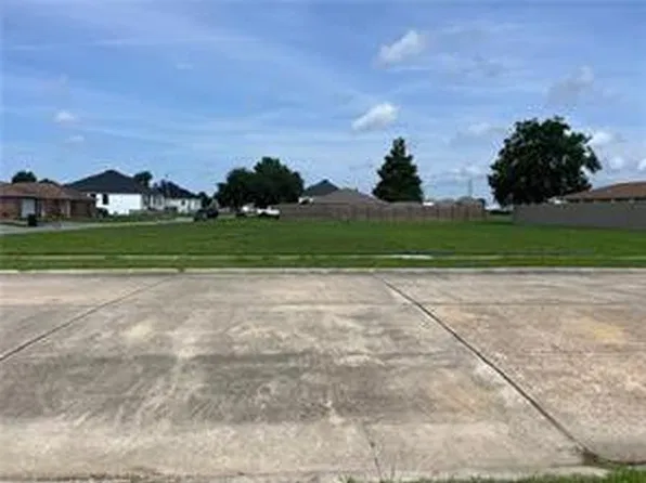 4000 Evangeline Dr, Chalmette, LA 70043