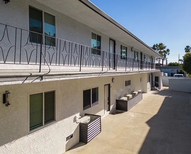 2 bed, 700 sqft, $3,100 — Photo 4