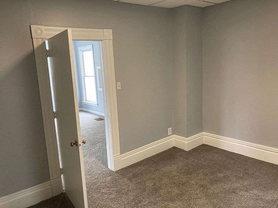 2nd bedroom showing entrance through livingroom