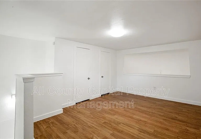 502 W 35th St #205 — Photo 12