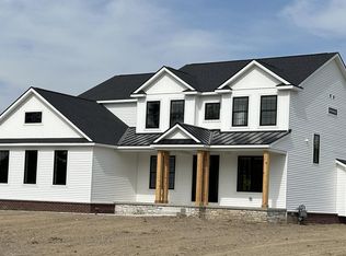 27598 Green Valley Dr, New Hudson, MI