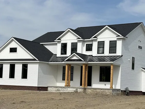 27598 Green Valley Dr, New Hudson, MI 48165