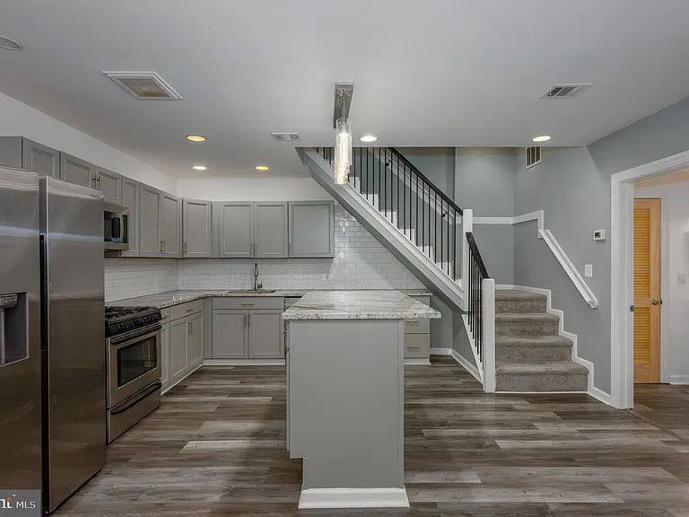 4616 Curtis Ave #B — Photo 3