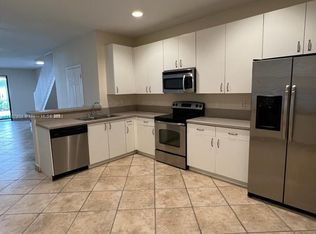 4221 Vineyard Cir, Fort Lauderdale, FL 33332