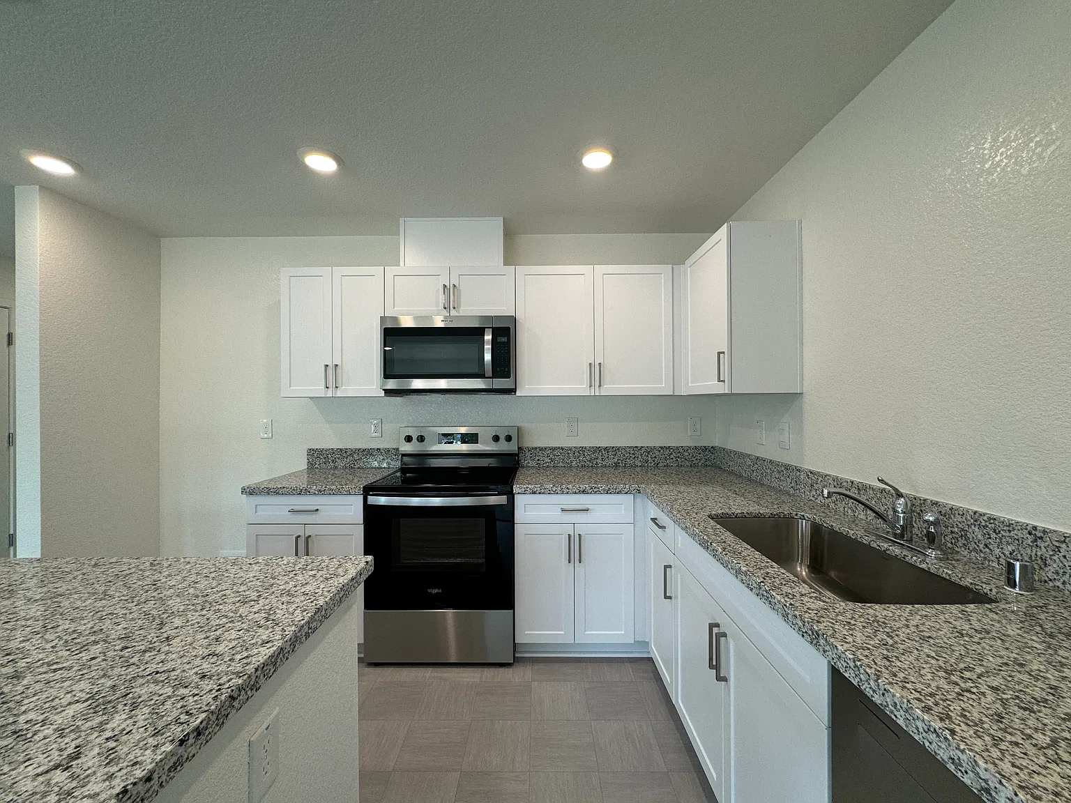 4 bed, 1932 sqft, $3,100 — Photo 1