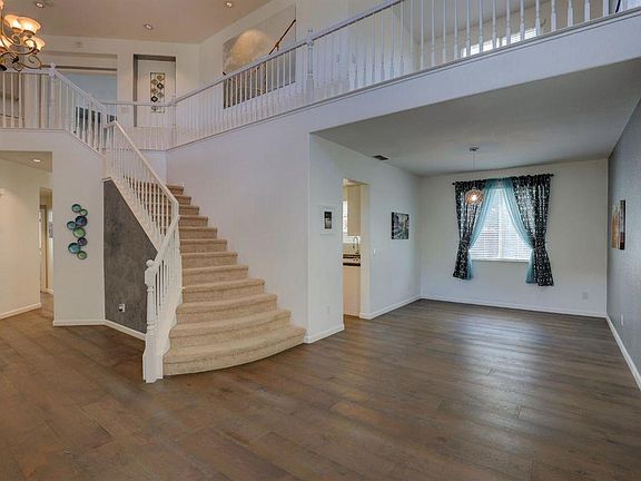 4th image of 221 Lyman Cir
