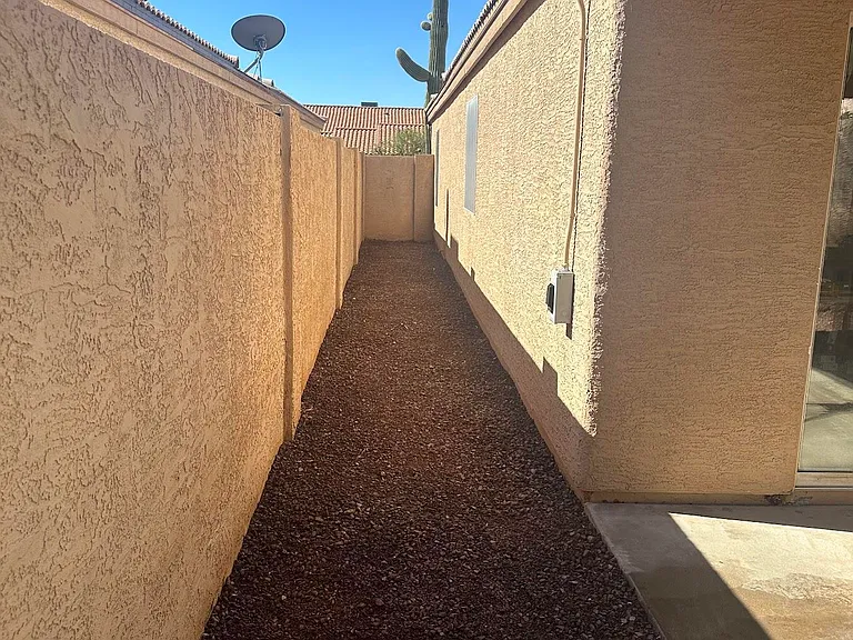 4634 E Grovers Ave — Photo 44