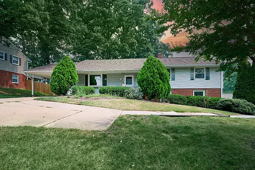 2924 Gracefield Rd Photo 1