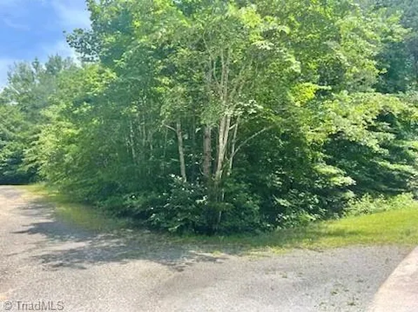 327 Royal Ct #E7, Reidsville, NC 27320