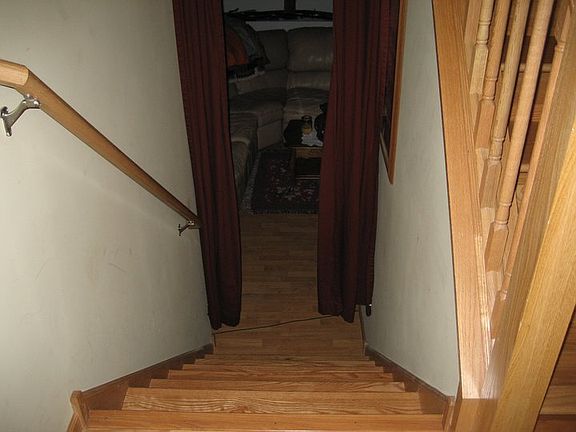 STAIRS TO LOWER LEVER