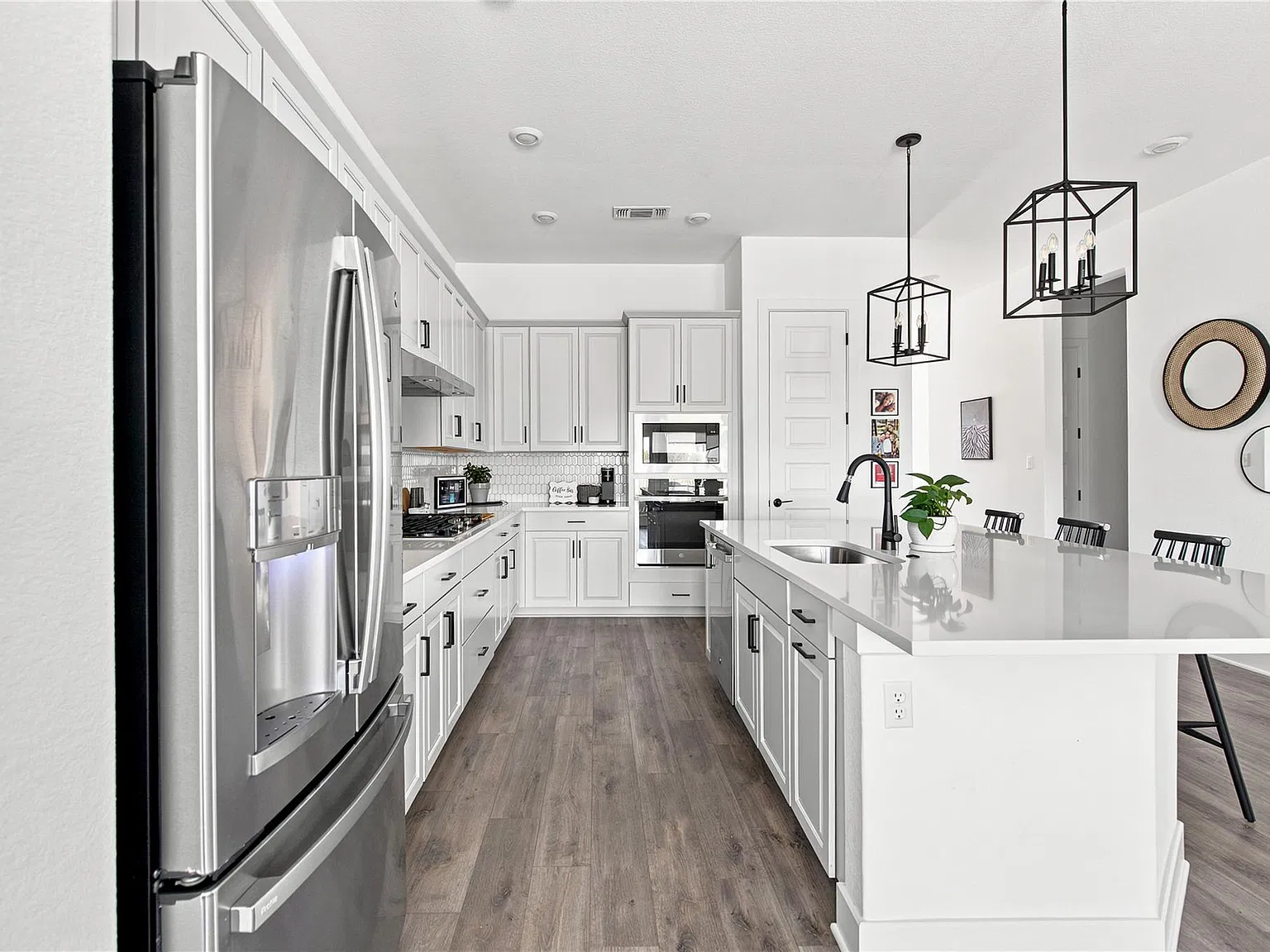 3 bed, 2.5 bath, 2198 sqft, $3,300 — Photo 3