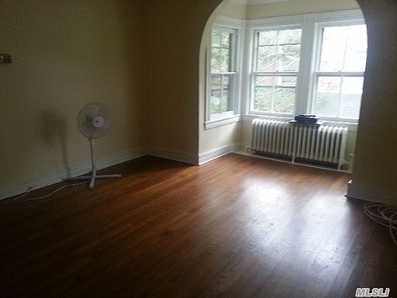 3rd image of 52 Scudder Ave