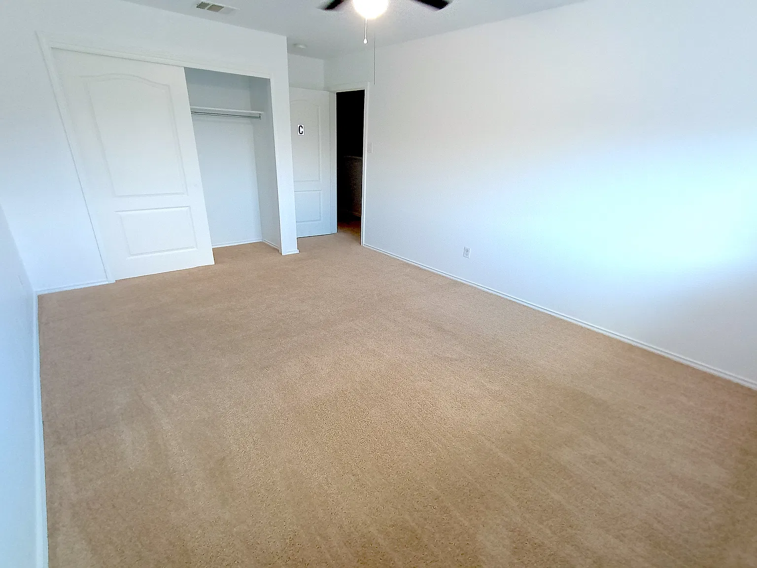 1 bed, 2.5 bath, 2912 sqft, $500 — Photo 3