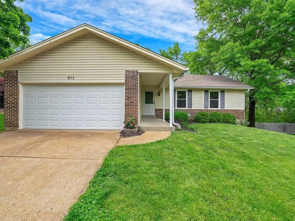 511 Echo Hill Ct, Ballwin, MO 63021