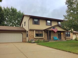 S81W17153 Moonlight Ln, Muskego, WI 53150