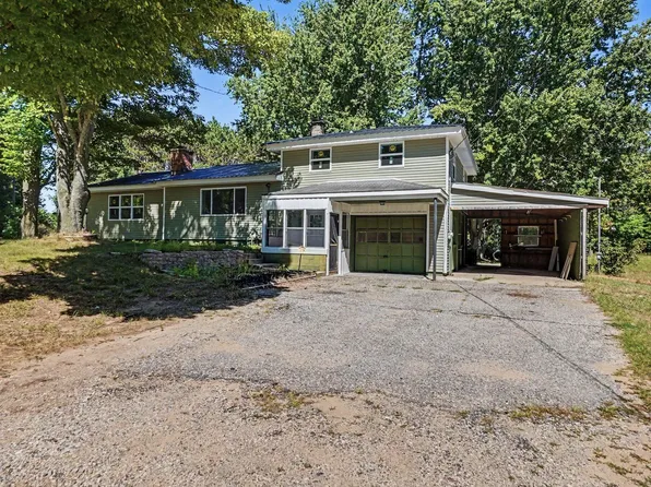 1012 N Evergreen Dr, White Cloud, MI 49349