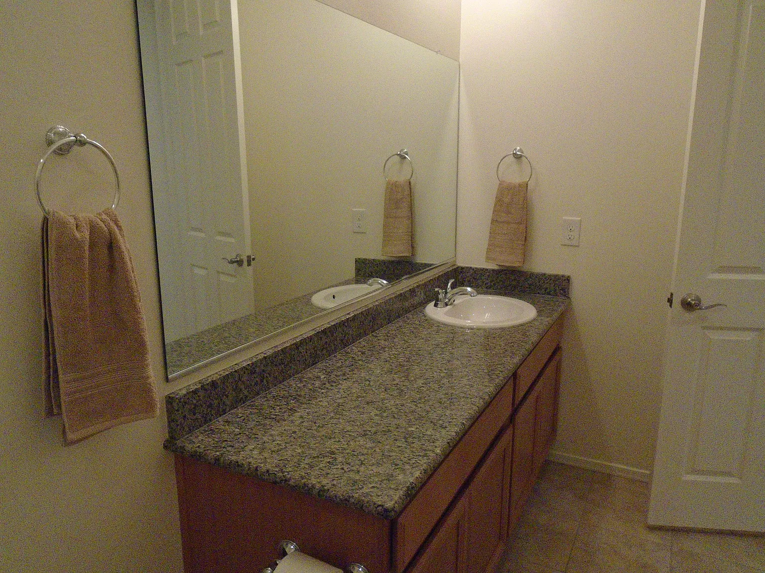 3 bed, 2099 sqft, $2,050 — Photo 3