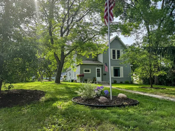 714 8th St NE, Little Falls, MN 56345
