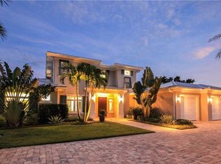 14 Middle Rd, Sewalls Pt, FL 34996