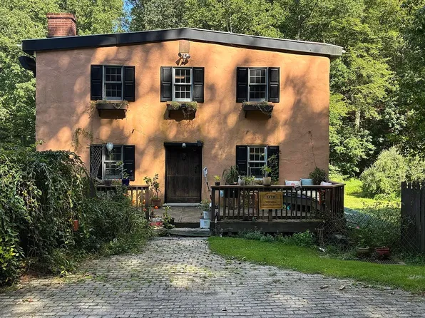 147 Green Valley Rd, Coatesville, PA 19320