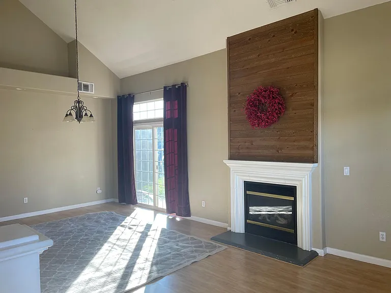 1016 Taft Ct — Photo 4