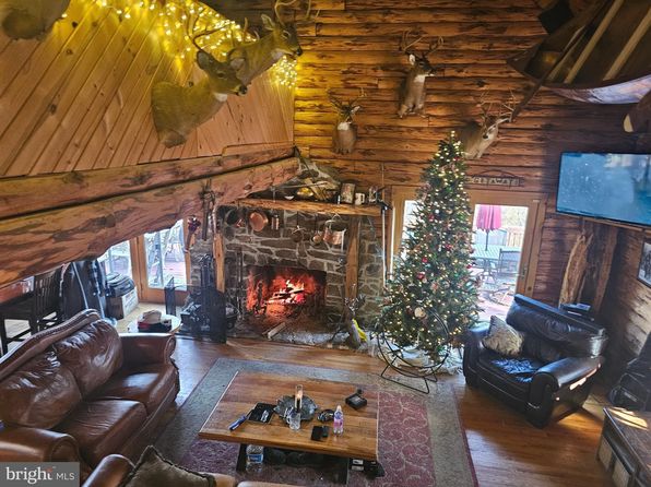 864 Choke Cherry Ln, Great Cacapon, WV 25422